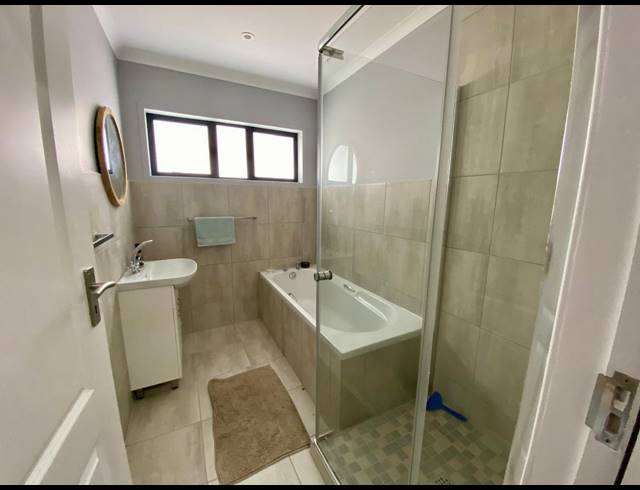 3 BEDROOM HOUSE TO LET IN OUTENIQUA STRAND